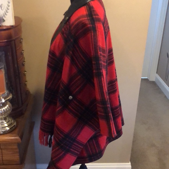 Rock&Republic Red and Black Plaid Cape - Picture 4 of 11